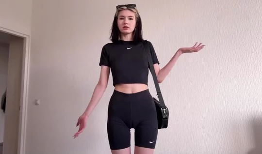 Youjizz A young girl came to her boyfriend to have sex in his cap.