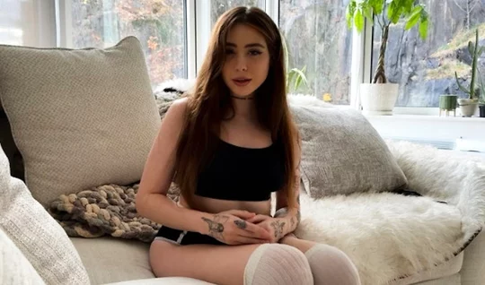 Pinayum A cute brunette pampered her boyfriend's penis with oral sex.