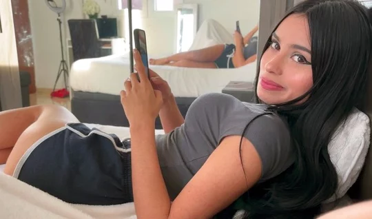 Ujizz Hot brunette pleased her boyfriend with a deep blowjob